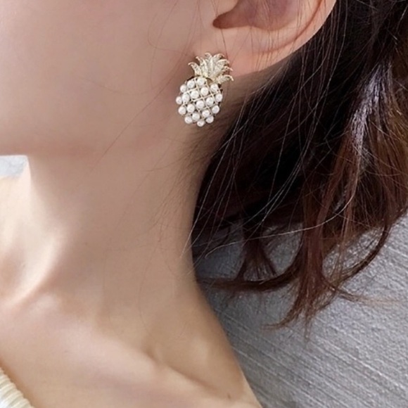 Pineapple Earrings 🍍only ONE pair left! - Picture 2 of 2